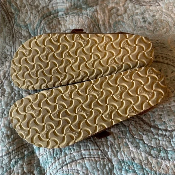 Birkenstock® Buckley Clogs

Color: COGNAC
Width: NARROW (A-B)
Size: 39 - Picture 4 of 4